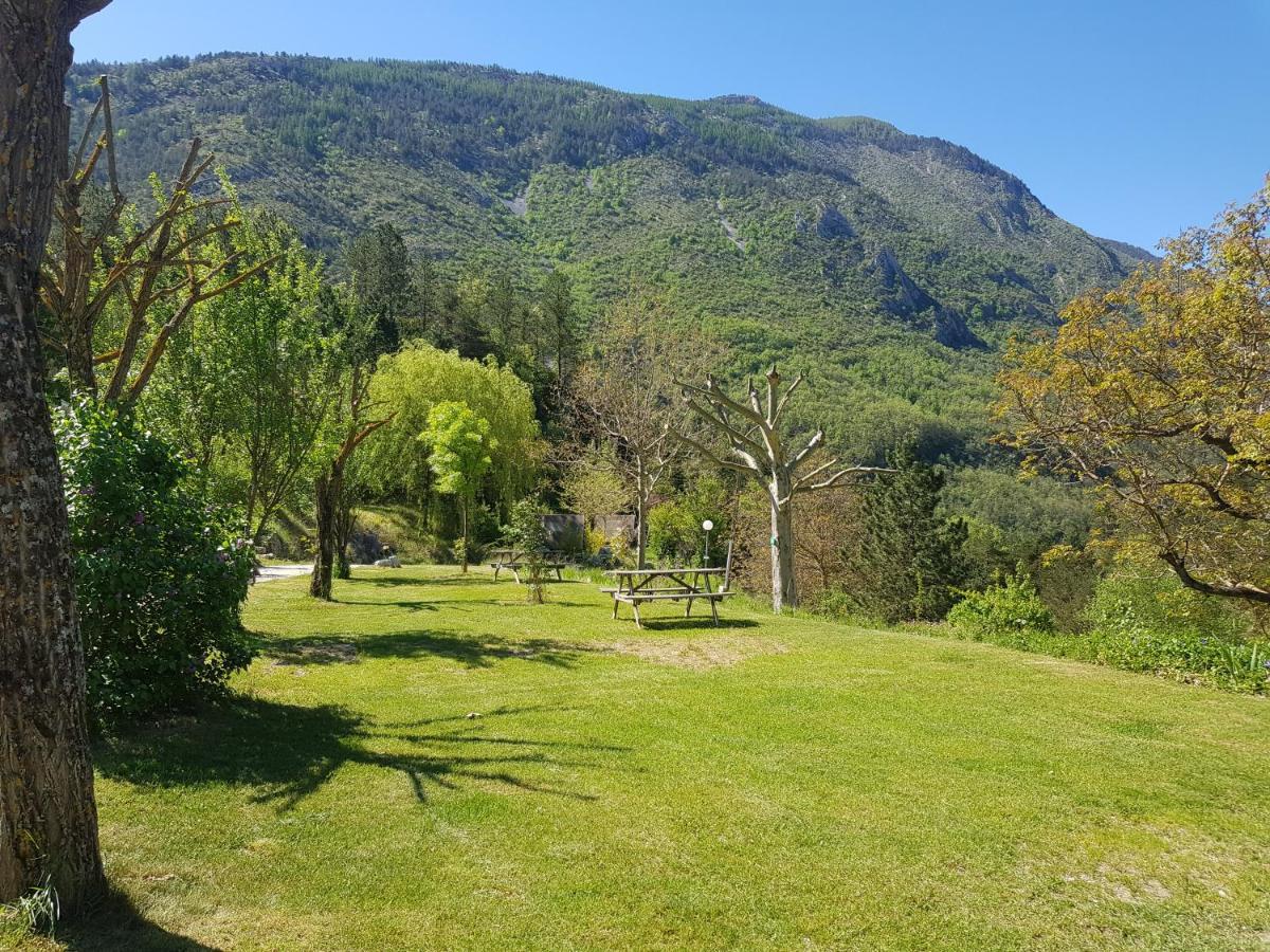 Camping Calme Et Nature 카스텔란 외부 사진