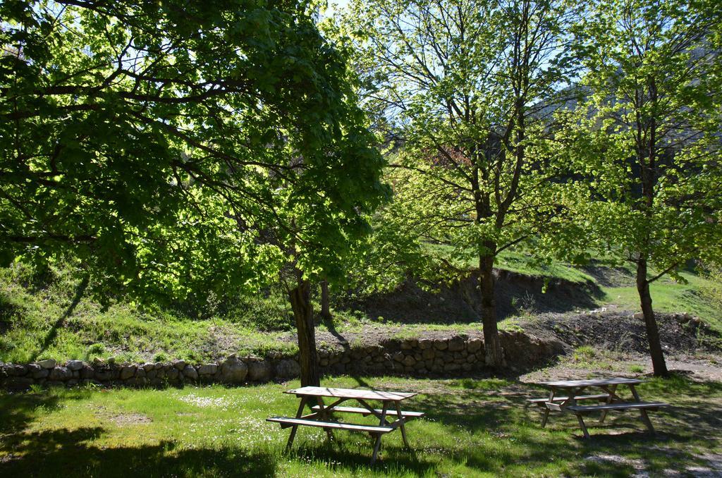 Camping Calme Et Nature 카스텔란 외부 사진