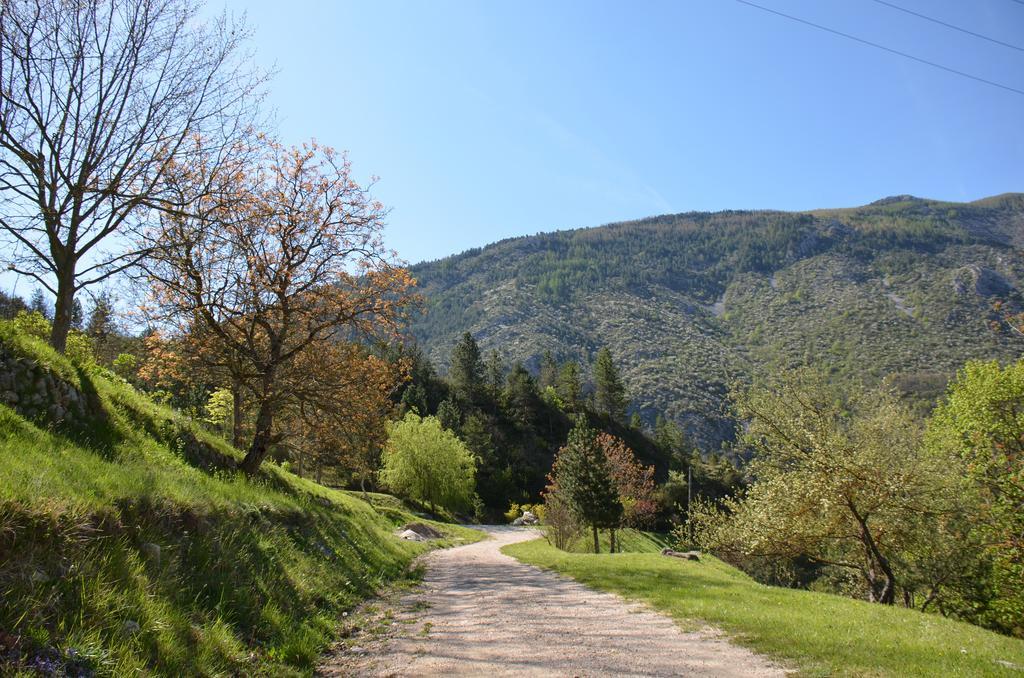 Camping Calme Et Nature 카스텔란 외부 사진