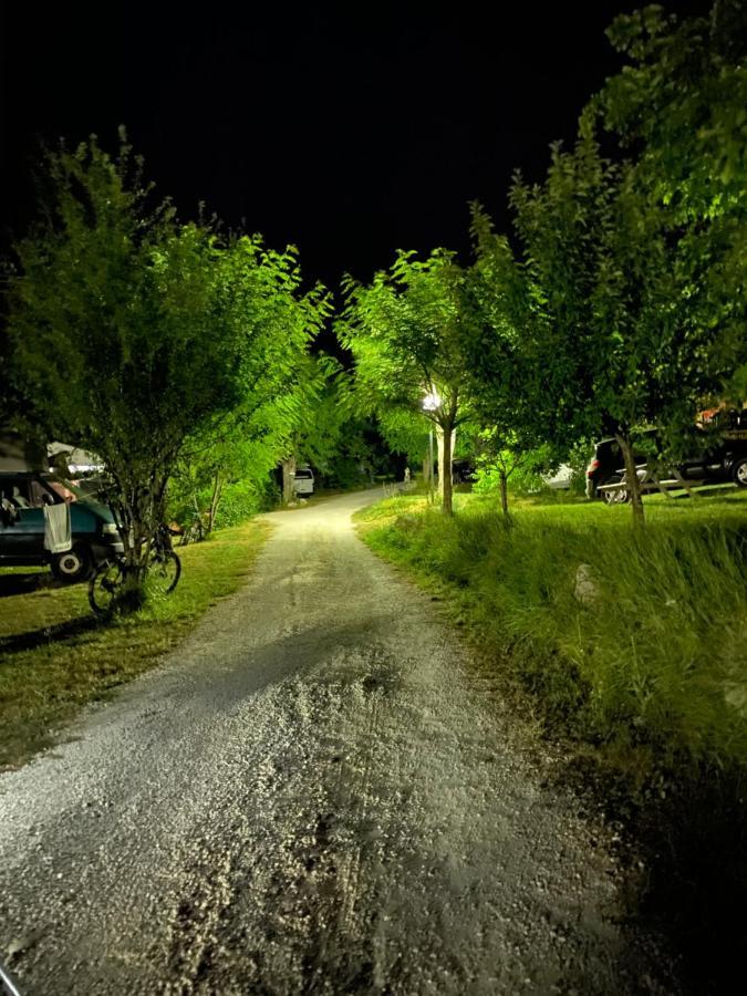 Camping Calme Et Nature 카스텔란 외부 사진