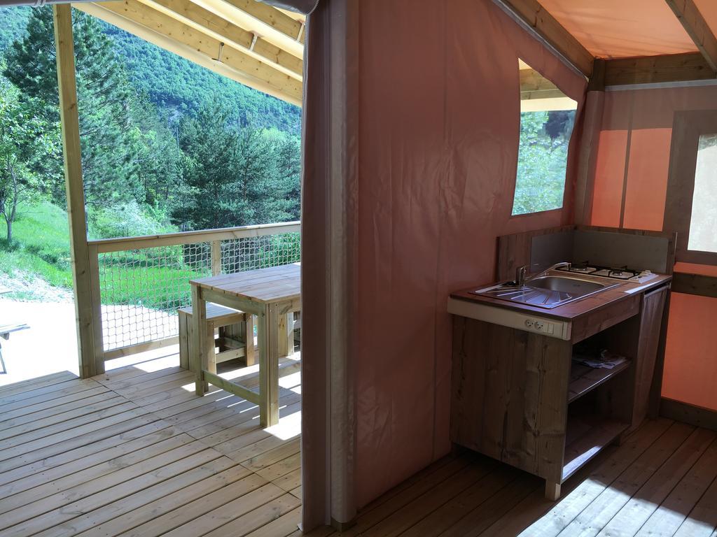 Camping Calme Et Nature 카스텔란 외부 사진